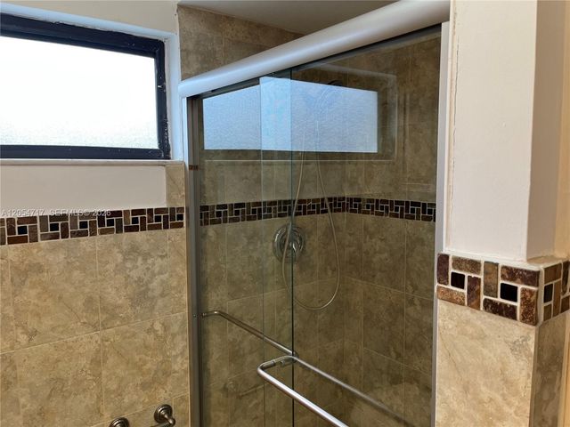709 Curtiss Pkwy 11, Miami Springs, FL 33166