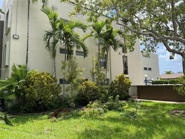 709 Curtiss Pkwy 11, Miami Springs, FL 33166