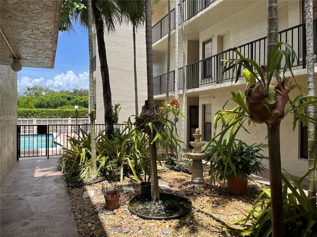 709 Curtiss Pkwy 11, Miami Springs, FL 33166