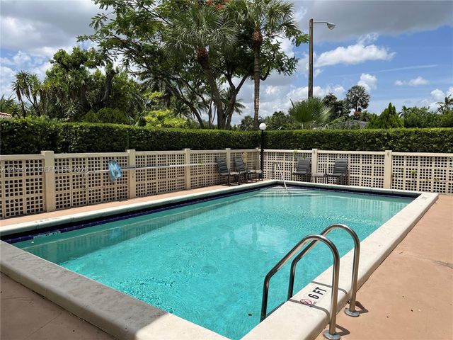 709 Curtiss Pkwy 11, Miami Springs, FL 33166