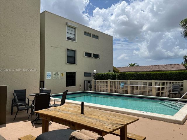 709 Curtiss Pkwy 11, Miami Springs, FL 33166