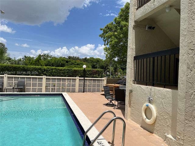 709 Curtiss Pkwy 11, Miami Springs, FL 33166