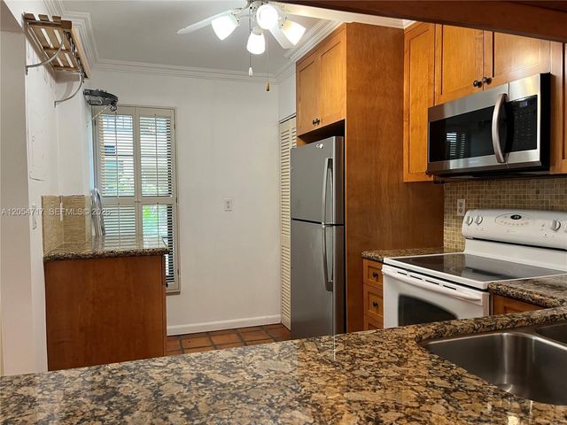 709 Curtiss Pkwy 11, Miami Springs, FL 33166