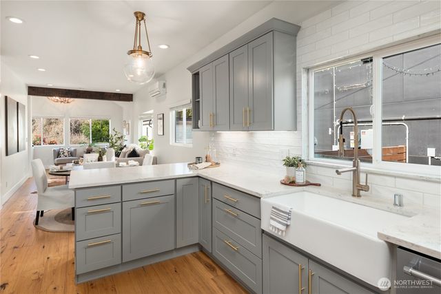 4432 40th Avenue SW, Seattle, WA 98116