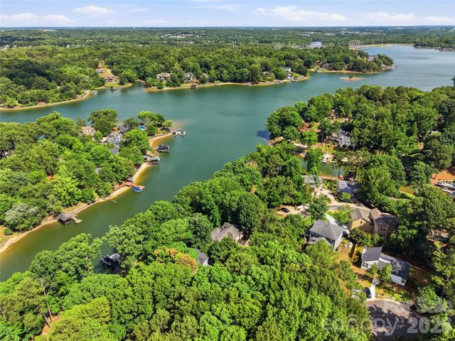 16121 Tana Tea Circle, Tega Cay, SC 29708