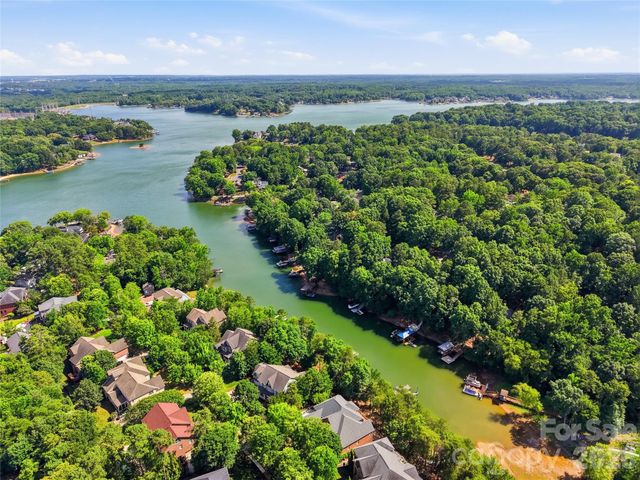 16121 Tana Tea Circle, Tega Cay, SC 29708