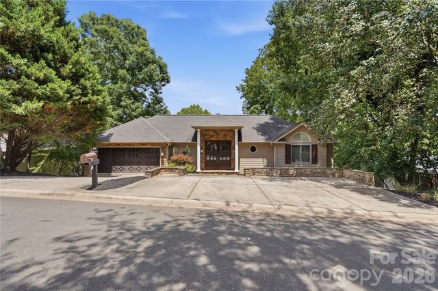 16121 Tana Tea Circle, Tega Cay, SC 29708