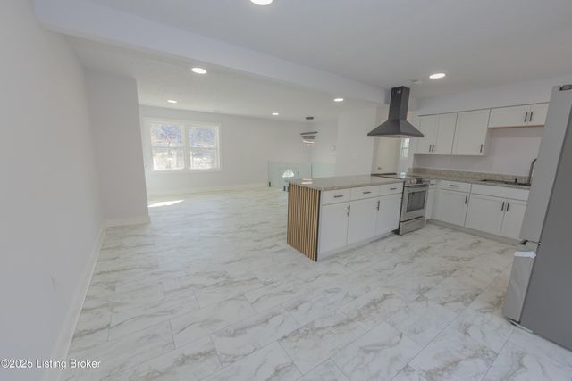 8221 Saint Anthonys Church Rd, Louisville, KY 40214