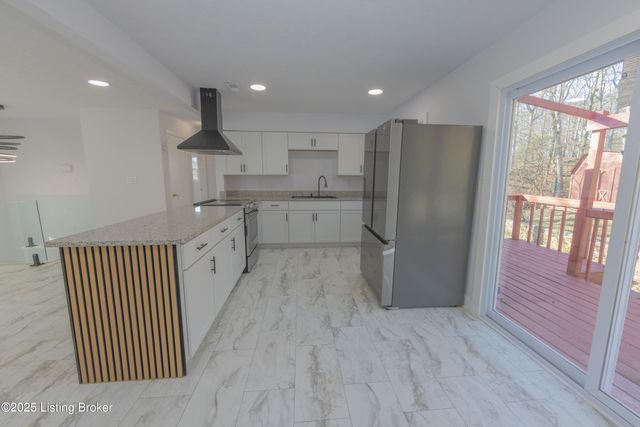 8221 Saint Anthonys Church Rd, Louisville, KY 40214