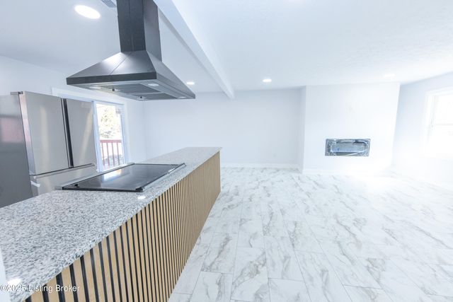 8221 Saint Anthonys Church Rd, Louisville, KY 40214