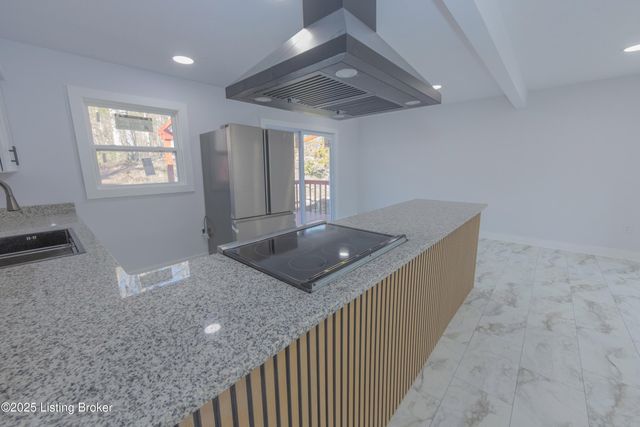 8221 Saint Anthonys Church Rd, Louisville, KY 40214