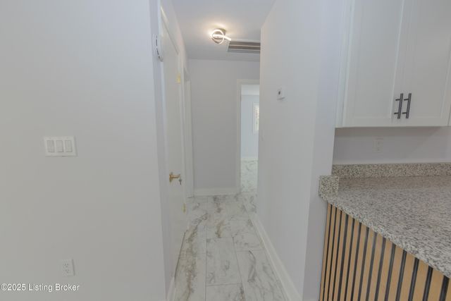 8221 Saint Anthonys Church Rd, Louisville, KY 40214