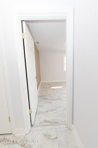 8221 Saint Anthonys Church Rd, Louisville, KY 40214