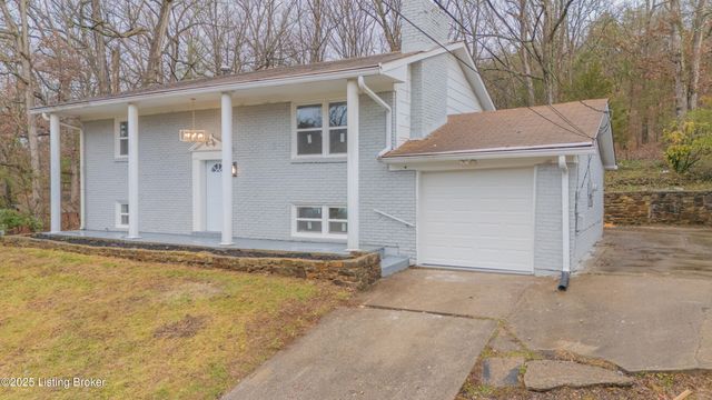 8221 Saint Anthonys Church Rd, Louisville, KY 40214