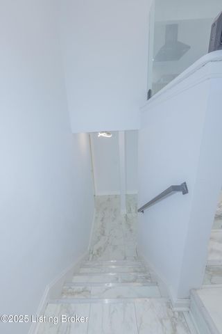 8221 Saint Anthonys Church Rd, Louisville, KY 40214