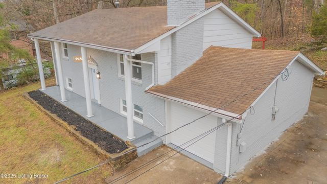 8221 Saint Anthonys Church Rd, Louisville, KY 40214