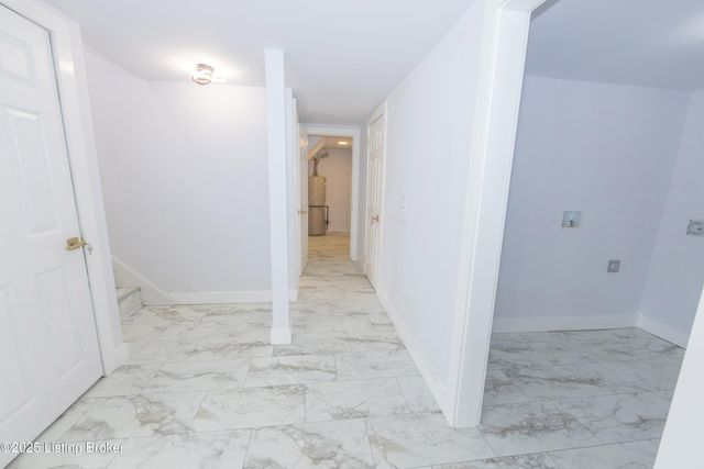 8221 Saint Anthonys Church Rd, Louisville, KY 40214