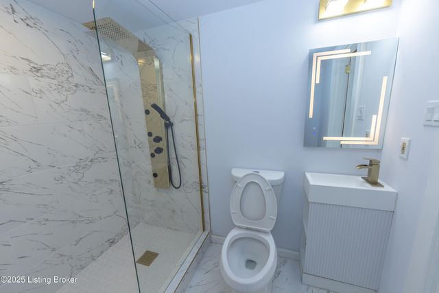 8221 Saint Anthonys Church Rd, Louisville, KY 40214