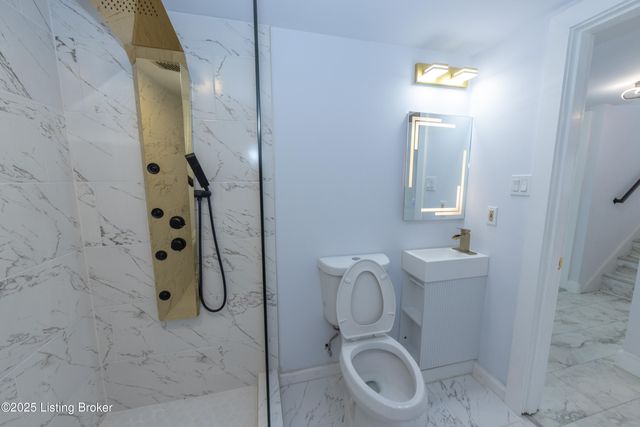 8221 Saint Anthonys Church Rd, Louisville, KY 40214