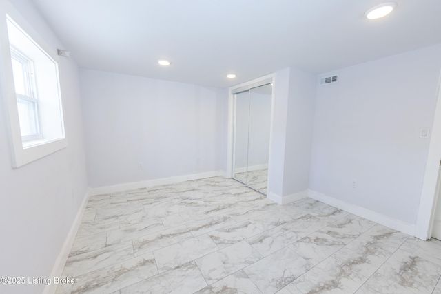 8221 Saint Anthonys Church Rd, Louisville, KY 40214