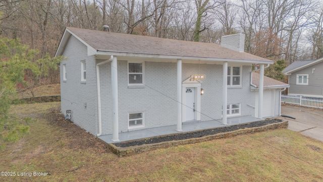 8221 Saint Anthonys Church Rd, Louisville, KY 40214