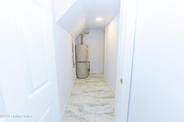 8221 Saint Anthonys Church Rd, Louisville, KY 40214