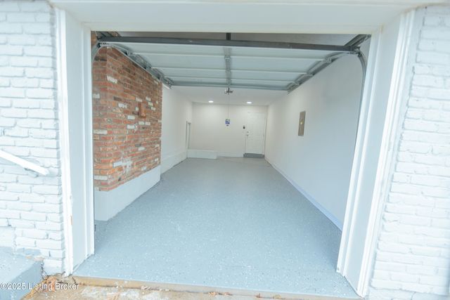 8221 Saint Anthonys Church Rd, Louisville, KY 40214