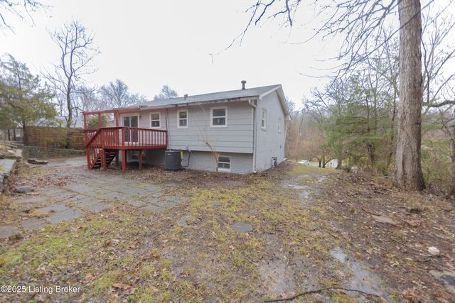 8221 Saint Anthonys Church Rd, Louisville, KY 40214