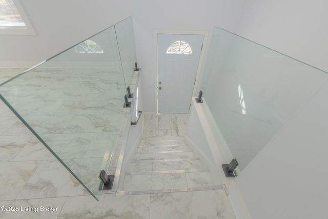 8221 Saint Anthonys Church Rd, Louisville, KY 40214