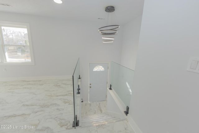 8221 Saint Anthonys Church Rd, Louisville, KY 40214