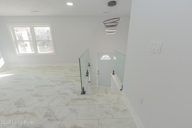 8221 Saint Anthonys Church Rd, Louisville, KY 40214