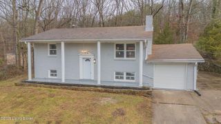 8221 Saint Anthonys Church Rd, Louisville, KY 40214