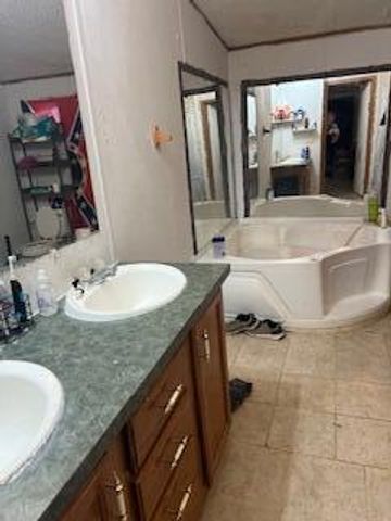 22423 Round Valley Drive, Hartshorn, MO 65479