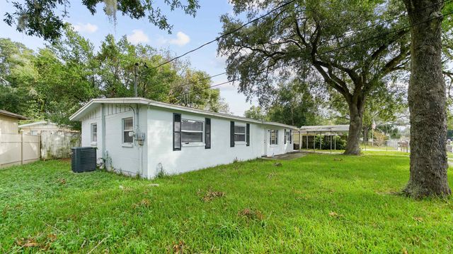 319 Janell Dr, Orange Park, FL 32073