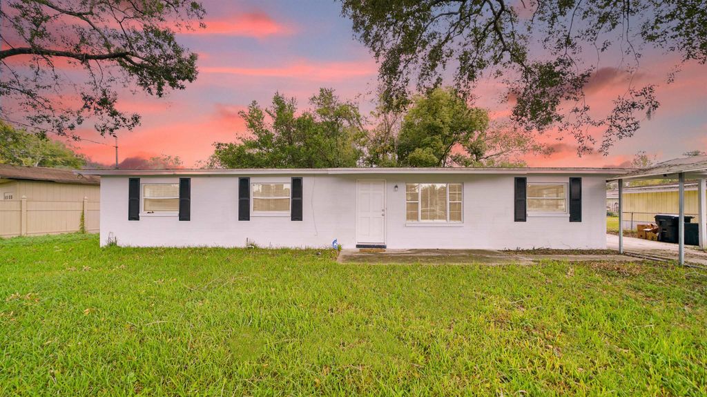 319 Janell Dr, Orange Park, FL 32073