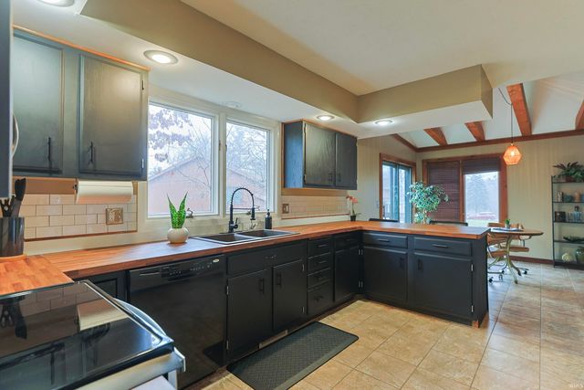 17066 Hampton Drive, Granger, IN 46530