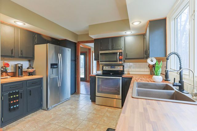 17066 Hampton Drive, Granger, IN 46530