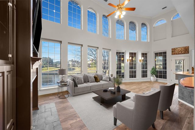 215 Edgestone Drive, Irving, TX 75063