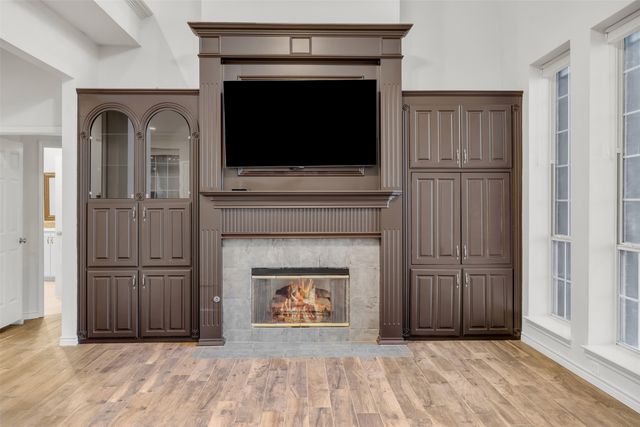 215 Edgestone Drive, Irving, TX 75063