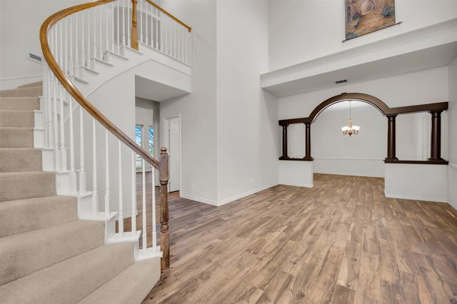 215 Edgestone Drive, Irving, TX 75063