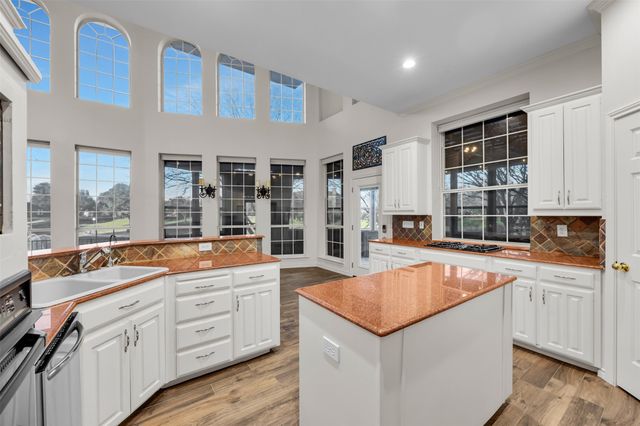 215 Edgestone Drive, Irving, TX 75063