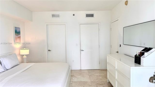 475 Brickell Avenue 2512, Miami, FL 33131