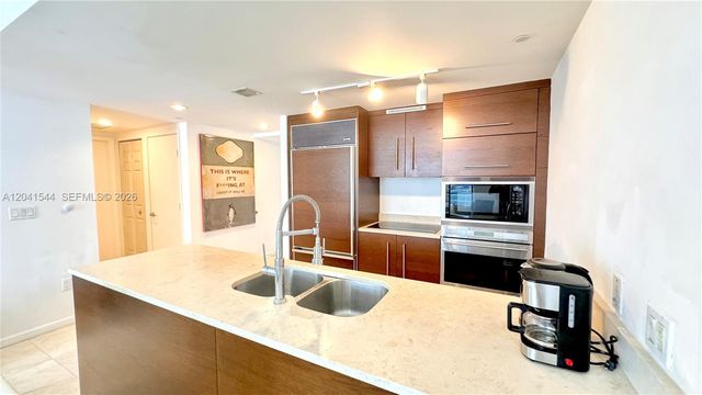475 Brickell Avenue 2512, Miami, FL 33131