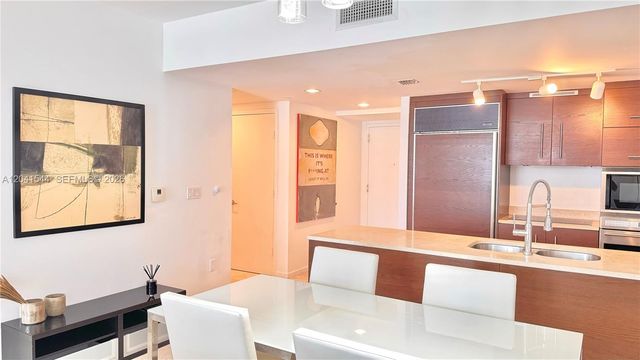 475 Brickell Avenue 2512, Miami, FL 33131