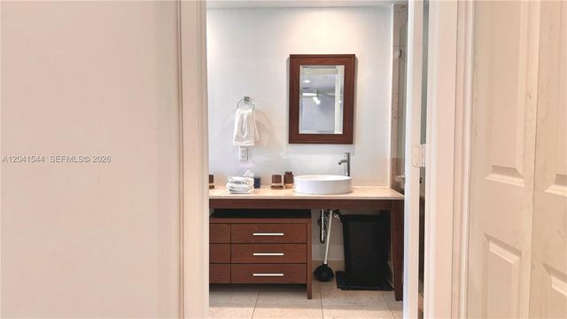 475 Brickell Avenue 2512, Miami, FL 33131