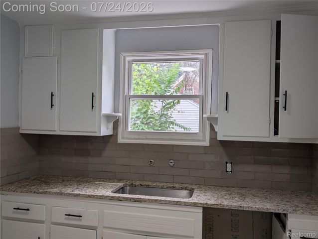 16531 Plainview Avenue, Detroit, MI 48219