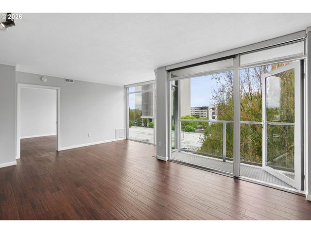 533 Ne HOLLADAY St 701, Portland, OR 97232