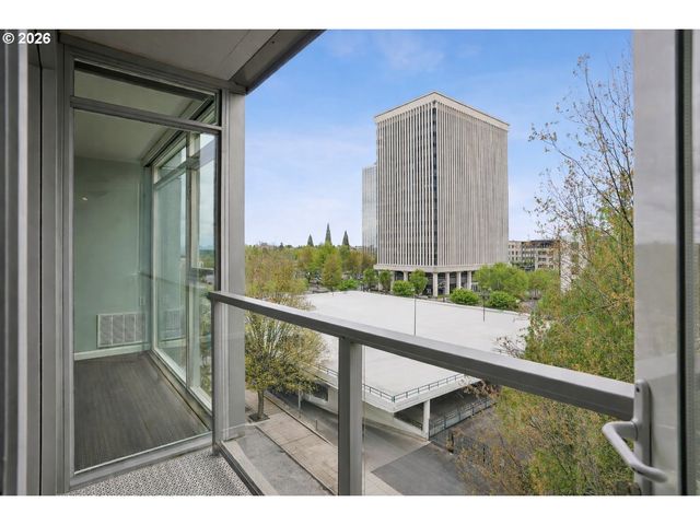 533 Ne HOLLADAY St 701, Portland, OR 97232