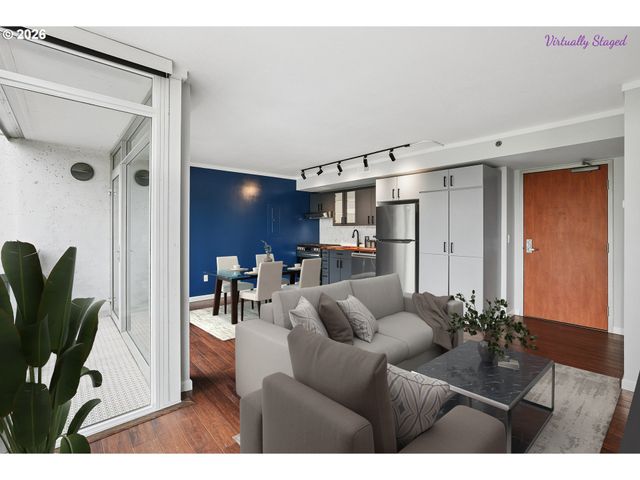 533 Ne HOLLADAY St 701, Portland, OR 97232