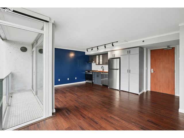 533 Ne HOLLADAY St 701, Portland, OR 97232